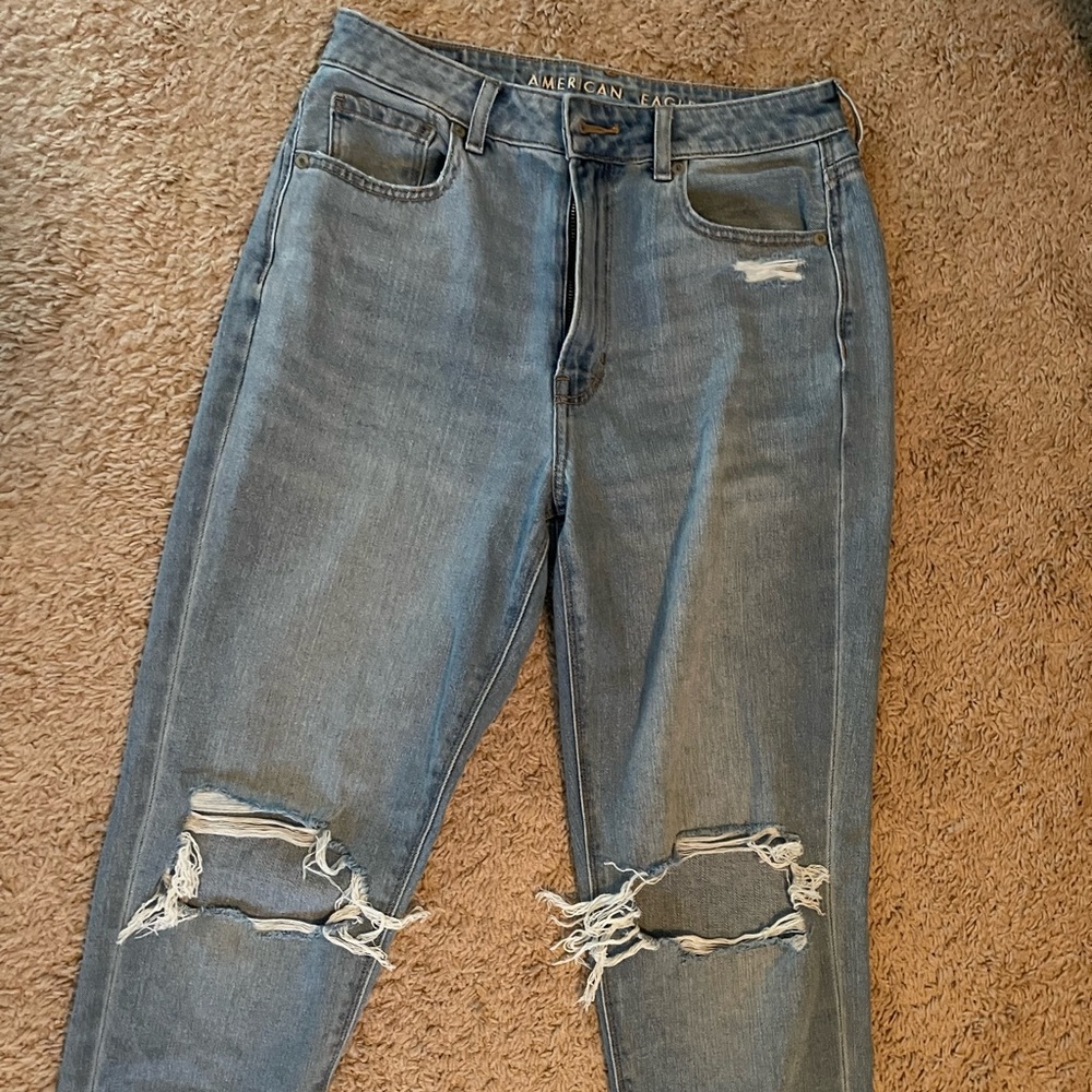 Ripped high waisted Mom jean